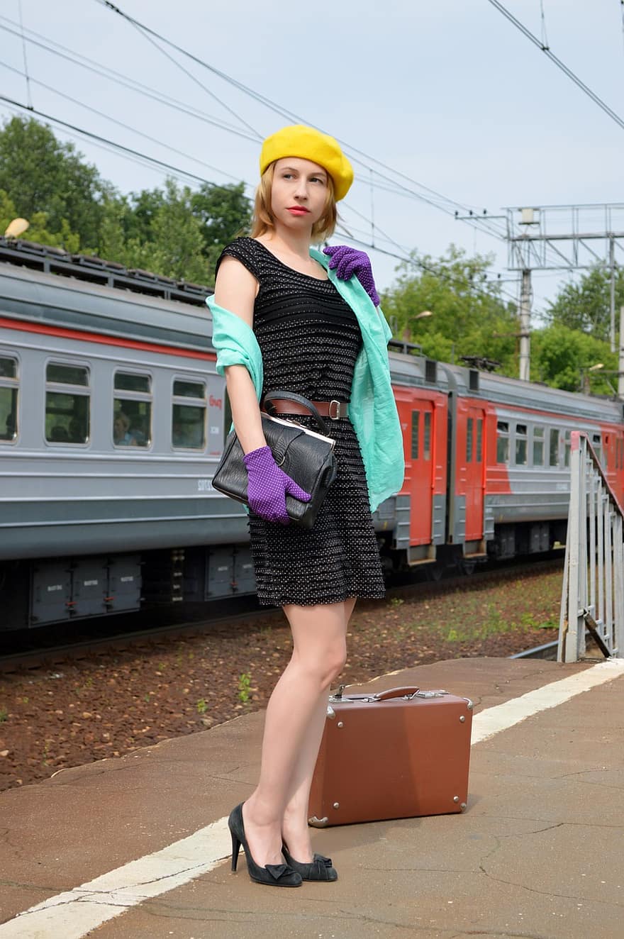 trein, meisje, wijnoogst, spoorweg, retro, koffer, jurk, treinwagon, bagage, beweging, station