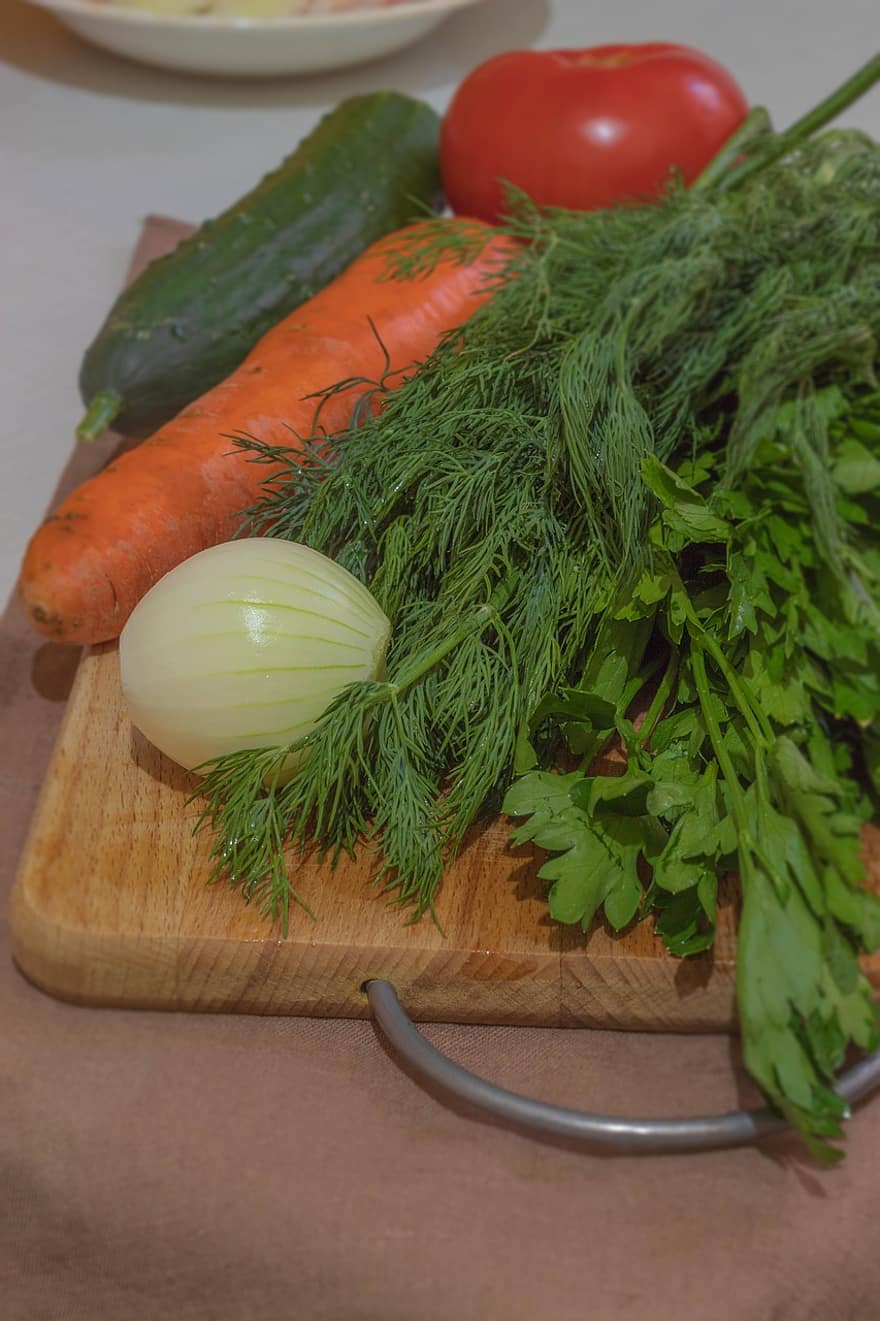 verdure, pomodori, cetriolo, carota, prezzemolo, cipolla, pelato, cibo, cucinare, ingredienti, tavolo