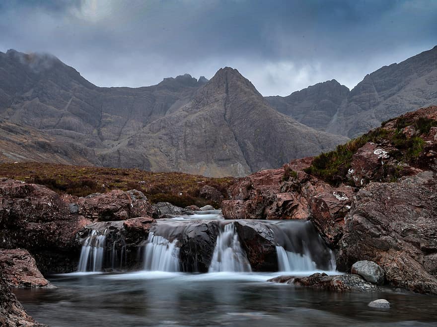 Skye, Skócia, természet, tájkép, víz, hegyek, vízesés, szikla, felföld, tündérmedencék, távoli