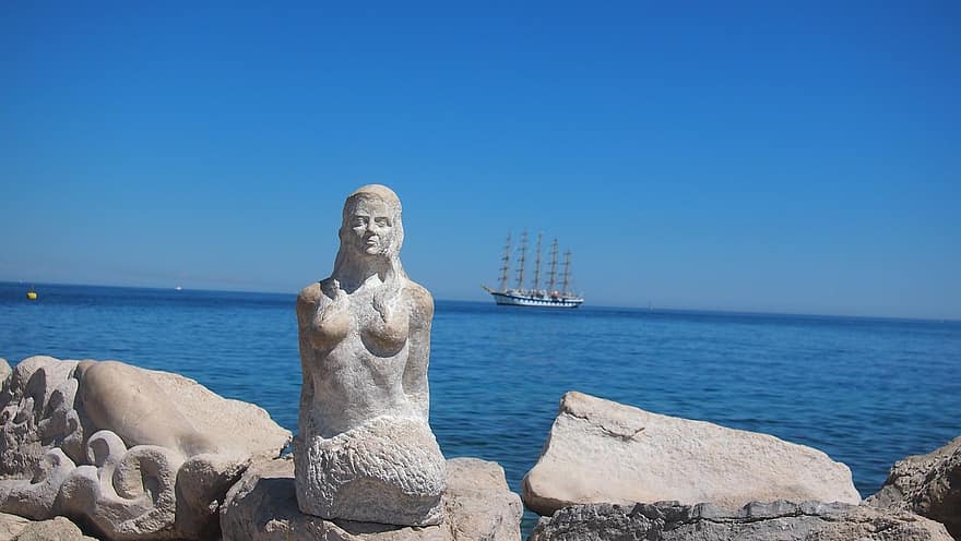 море, статуя