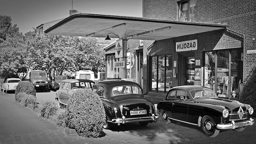 pompa bensin tua, Dengan Borgward Hansa 1500, Hitam Tua, foto putih, dan diedit, photomontage, POM bensin, mobil antik, historis, kultus, mobil