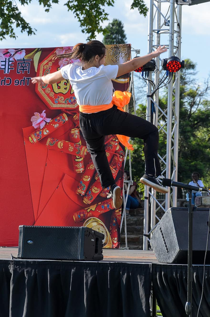 중국의 설날, 축하, 남자, 단계, 공연 공간, 한 사람, 성인, 여자들, 수행자, 공연, 직업