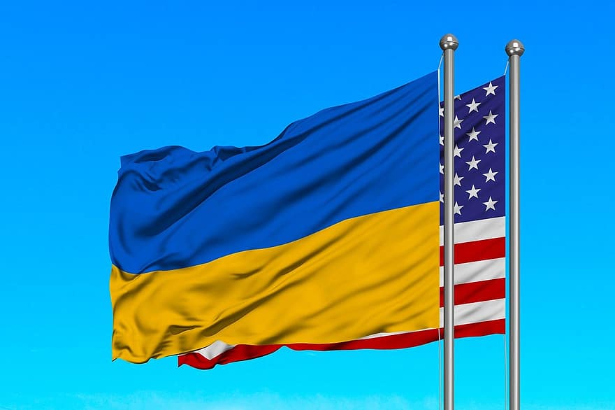 الأعلام ، يلوحون بالأعلام ، علم أوكرانيا ، العلم الأمريكي ، روسيا ، أوكرانيا ، حب الوطن ، أزرق ، رمز ، معلم وطني ، توضيح