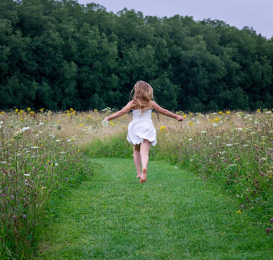 Flowers, Field, Meadow, Grass, Girl, Countryside, dom, Happy, Excited, Cheerful, Energetic