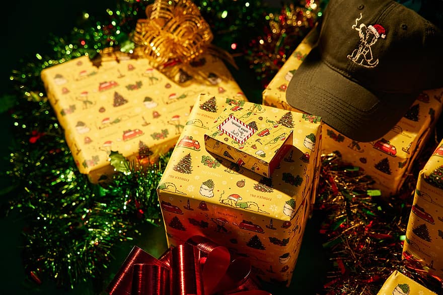 подарунки, сьогодення, подарункова упаковка, шапка, Різдво, свято, прикраса, декор, різдвяні шпалери, різдвяні фони, зима