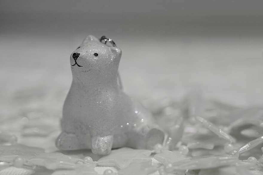 Polar Bear Keychain, Polar Bear Bauble, Christmas Ornament, Polar Bear Ornament, snow, winter, close-up, cute, ice, arctic, focus on foreground