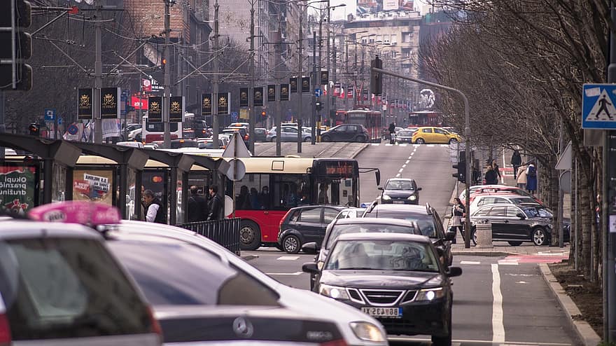 ville, L'Europe , belgrade, Serbie, trafic, voiture, transport, la vie en ville, la vitesse, paysage urbain, mode de transport