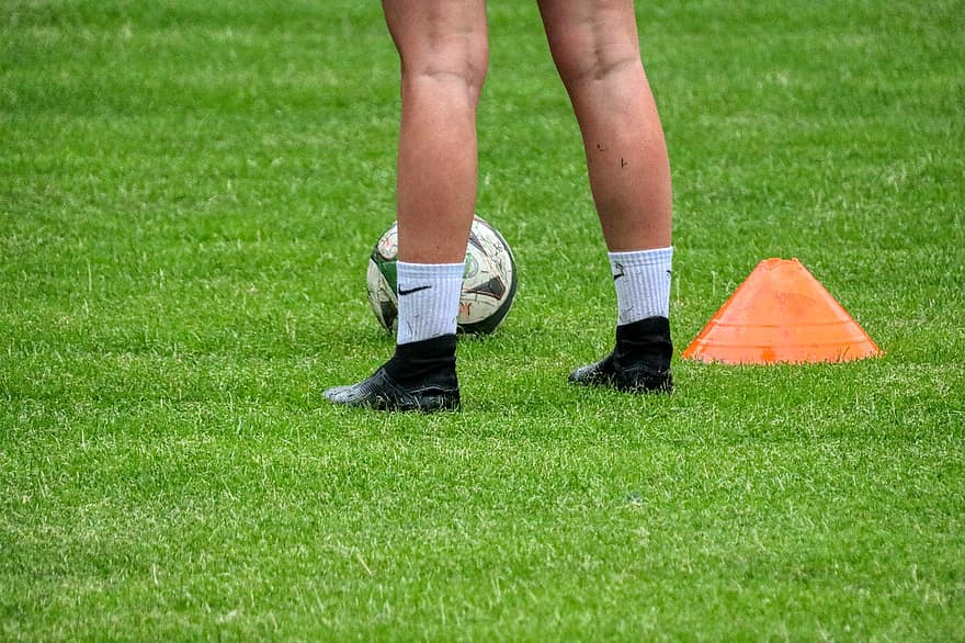 प्रशिक्षण, महिलाओं, महिला, महिलाओं का फुटबॉल, फ़ुटबॉल, फुटबॉल के जूते, लड़की, गेंद का खेल, जूते, पैर, युवा