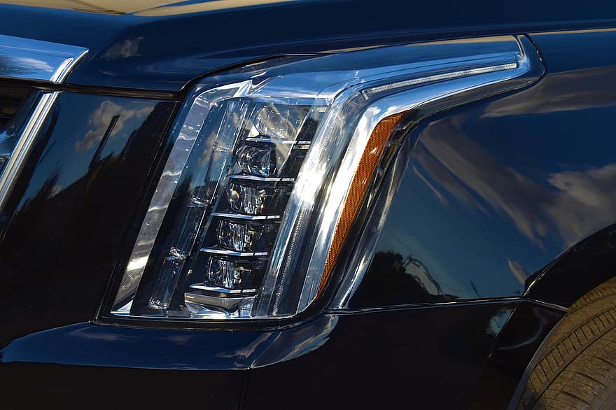 Cadillac Escalade-koplamp, Meerdere lampen, suv, verlichting, risico, dagrijlichten, koplamp, sport utility vehicle, voorkant, buitenkant, modern ontwerp