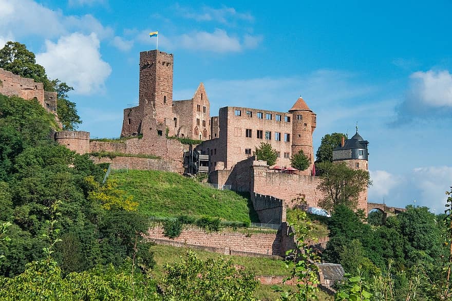 Замъкът Вертхайм, руините на замъка, архитектура, планина