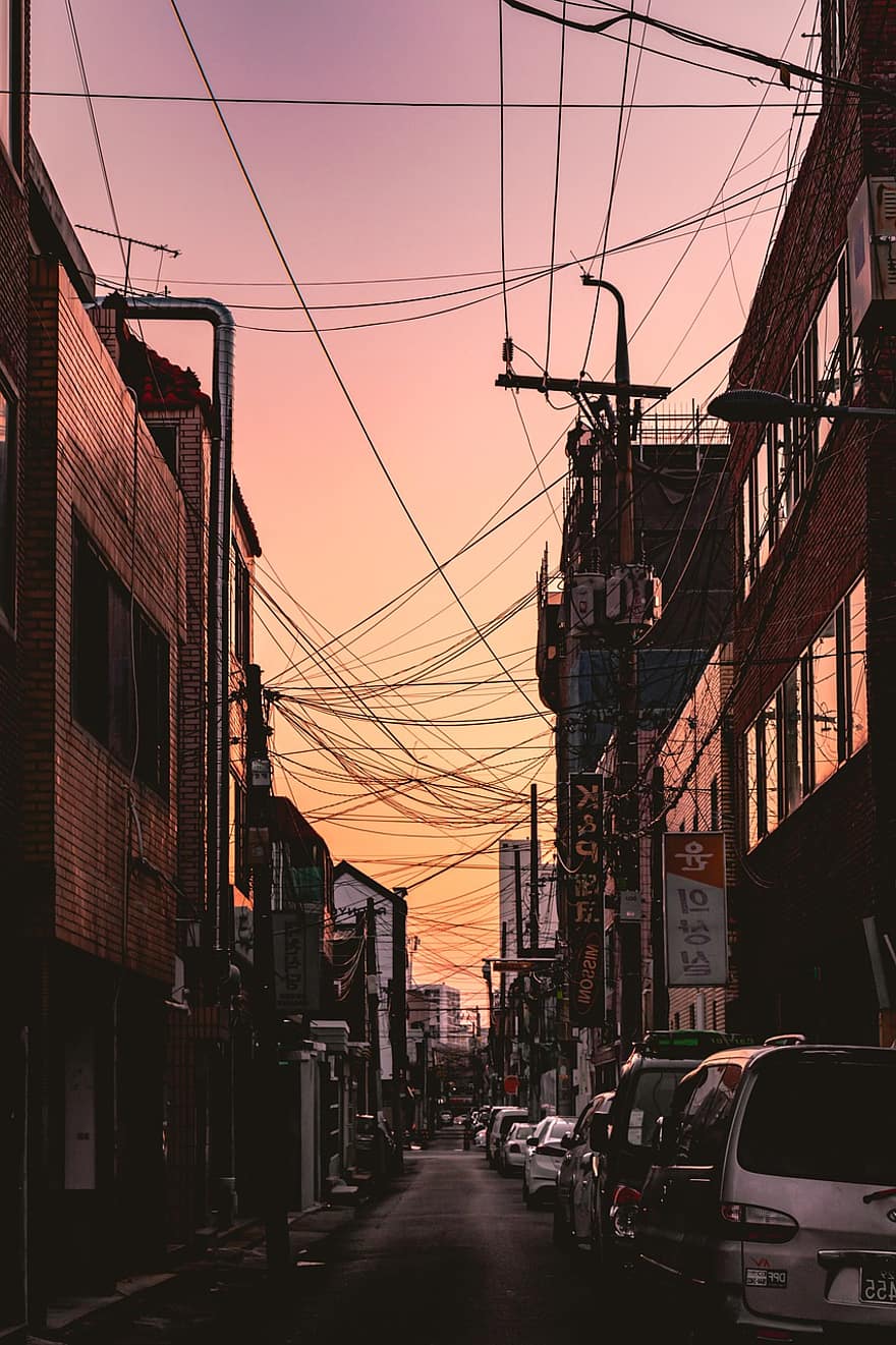 Daegu, Corée, rue, ruelle, route, le coucher du soleil, ville, des voitures, Maisons, vieux batiments, crépuscule