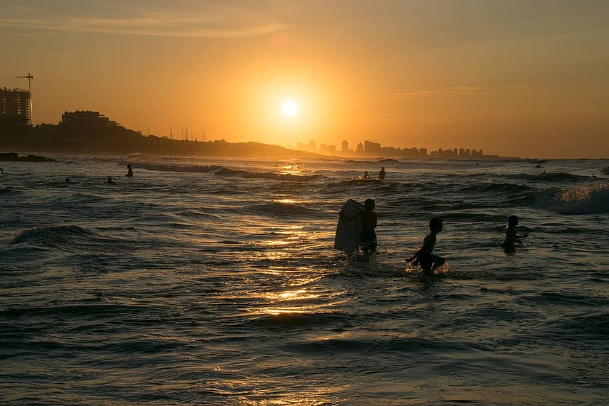 puesta de sol, playa, silueta, hombre, tablista, tablero, surf, agua, mar, verano, punta del este