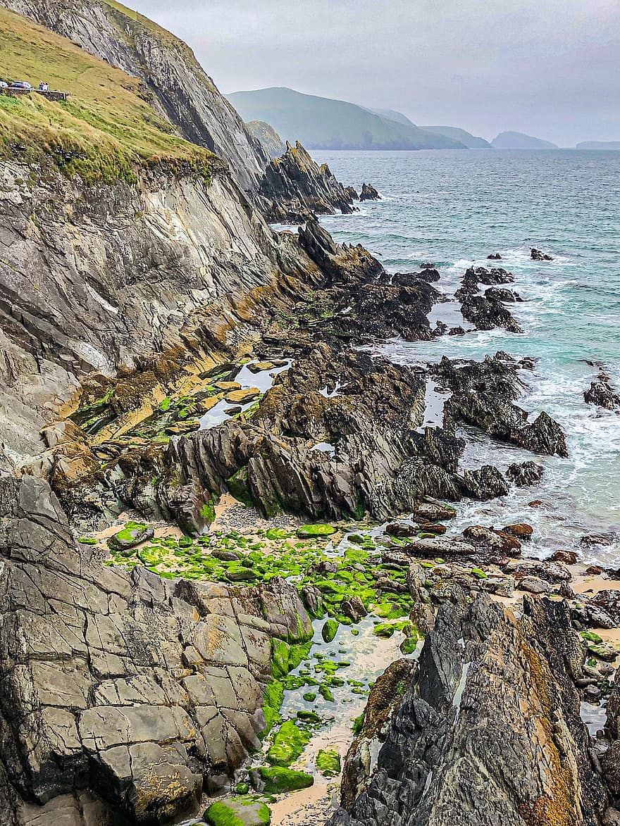 Pantai Coumeenoole, slea head drive, Irlandia, Kerry, semenanjung dingle, batu, formasi batuan, tebing, laut, pantai, liburan