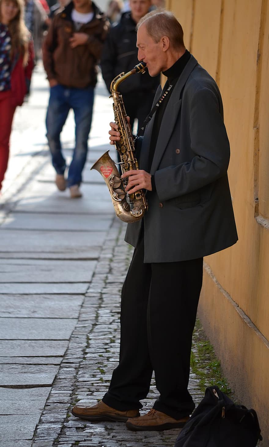 muzician, saxofon, stradă, muzică, instrument, artist, performanţă, instrument muzical, om, artist de stradă