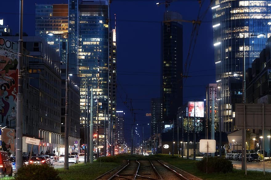 peisaj urban, Varşovia, noapte, seara, clădiri, oameni, tramvai, cale ferată, zgârie-nori, turnuri, înalt