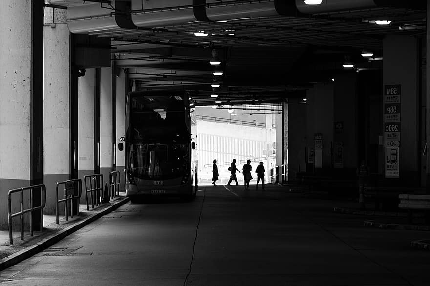calle, ciudad, urbano, Hong Kong, monocromo, arquitectura, transporte, vida en la ciudad, en blanco y negro, viaje, estación de metro