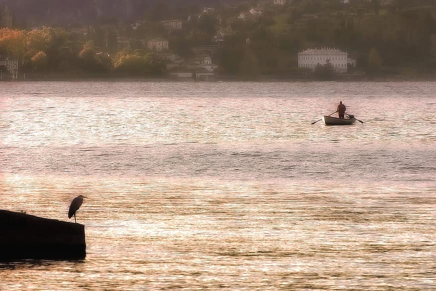 بحيرة كومو ، إيطاليا ، غروب الشمس ، الخريف ، المناظر الطبيعيه ، قارب