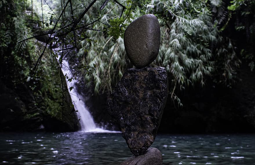 sten, klippe, balance, afbalancerede klipper, vandfald, afbalancerede sten, meditation, zen, mindfulness, spiritualitet