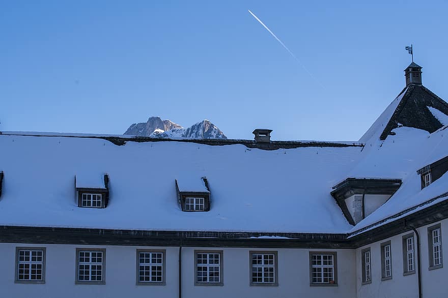 Gebäude, Winter, Schnee, Dach, Fenster, Herrenhaus, Villa, Haus, Berg, die Architektur, Engelberg