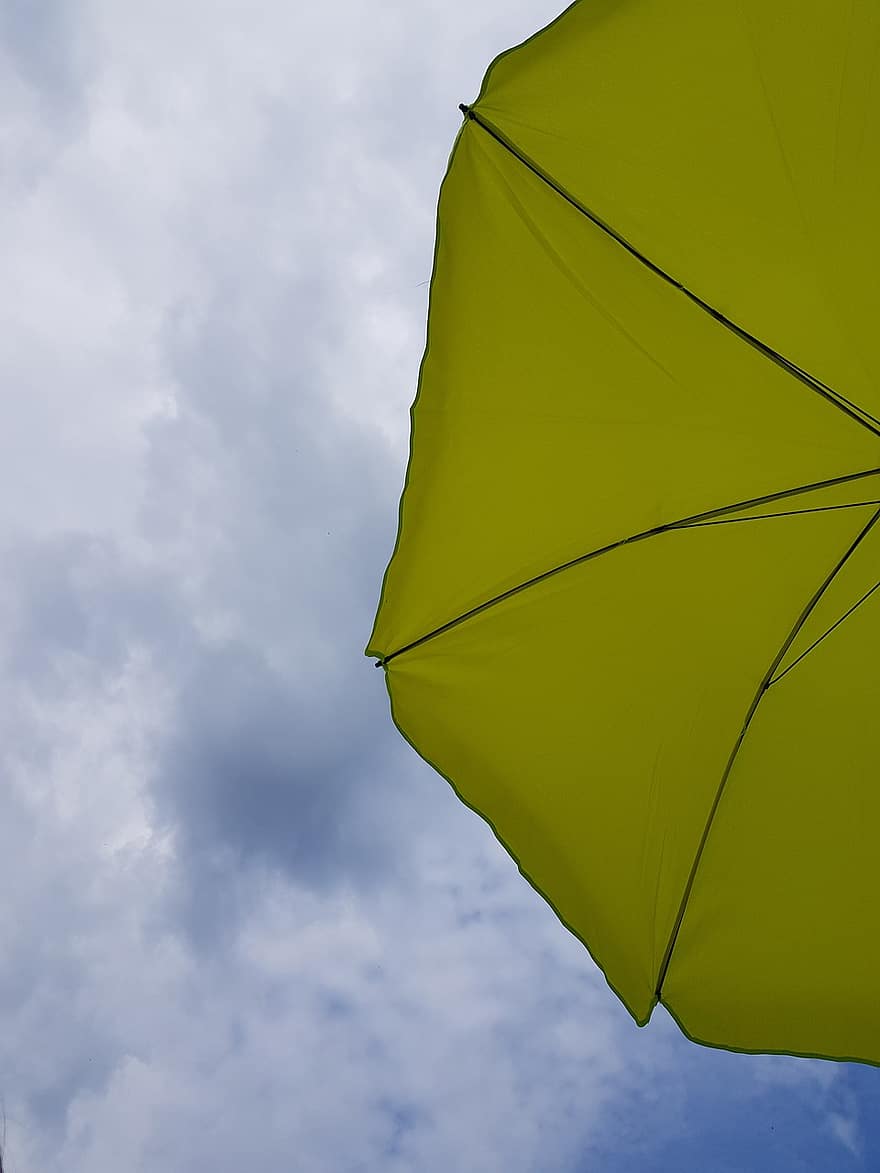 paraigua, cel, estiu, paraigües grogues, para-sol, núvols, groc, temps, meteorologia, pluja, blau