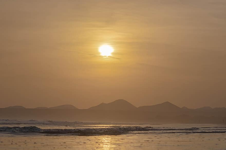 समुद्र, लहर की, रेत, बीच, सूर्य का अस्त होना, Lanzarote, कैलेटा डे कॉमरा