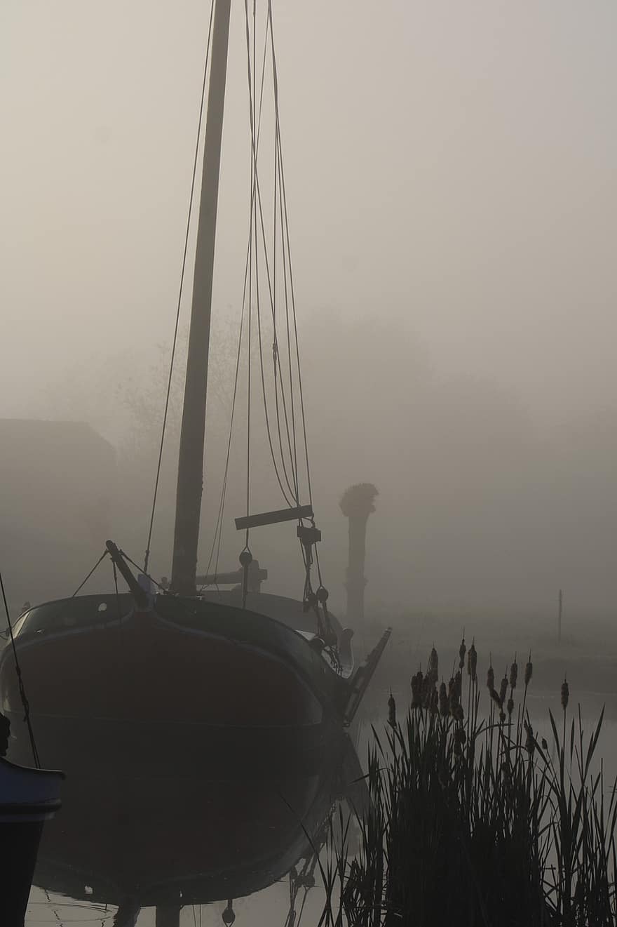 Nebel, Moorsee, Schiff, mystisch, Stimmung, Wasser, Landschaft, geheimnisvoll, Atmosphäre, Segelboot
