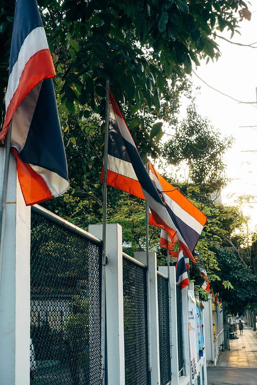thai flagg, gjerde, fortau, vegg, gate, nasjonalt symbol, symbolsk, patriotisme, arv, flagg, thailand