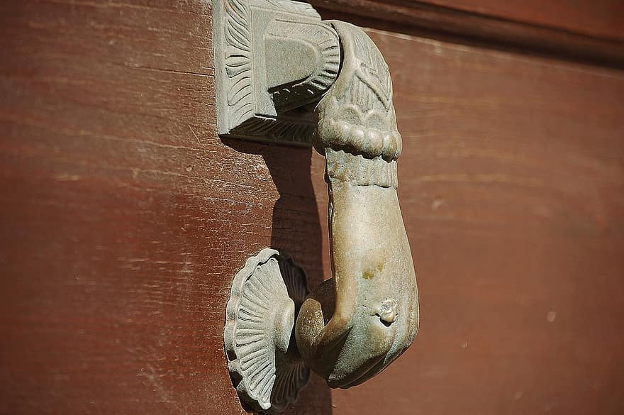 durvju knocker, durvju rokturis, skulptūra