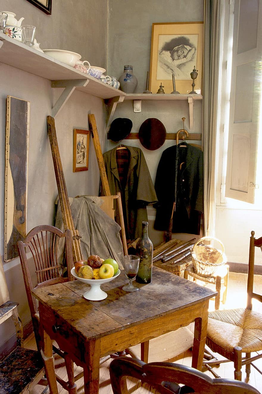 habitació, taula, cadires, barrets, roba, decoració, fruita, bol, estudi, taller creatiu, natura morta