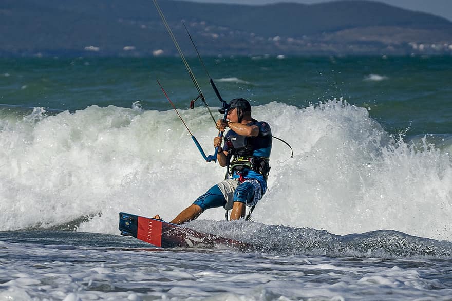 kitesurf, kiteboarding, esport extrem, esport d'aigua, esport d’acció, activitat, navega, surf, surfista, onada, pissarra