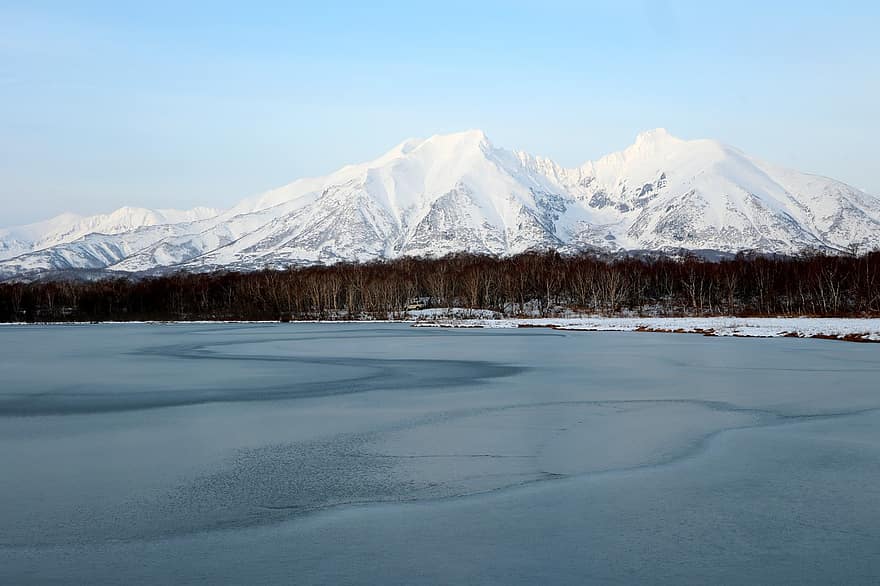 lac, prima ninsoare, iarnă, zăpadă, pădure, munţi, Kamchatka, peisaj