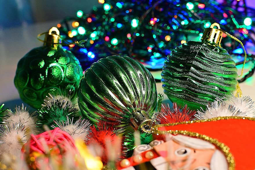 pähkinänsärkijä, koriste, pallot, hopealanka, seppeleitä, uusivuosi, joulu, satu, taika-