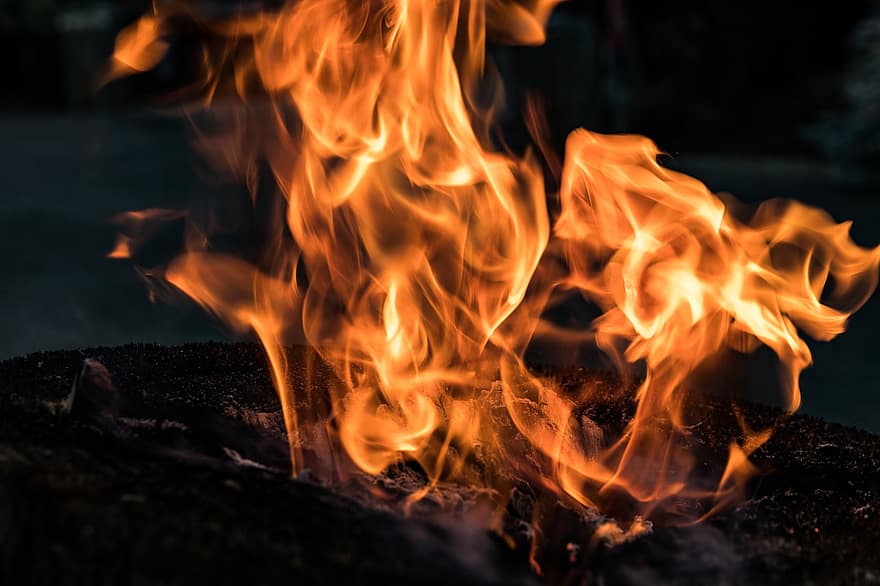 пожар, пламъци, горя, лагерен огън, топлина, горене, пламък, природен феномен, температура, изгаряне, голям огън на открито