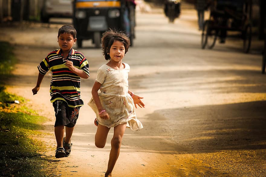 anak-anak, berlari, gadis muda, anak muda, gadis, anak laki-laki, masa kecil, Asia Selatan, bermain, di luar rumah, kota