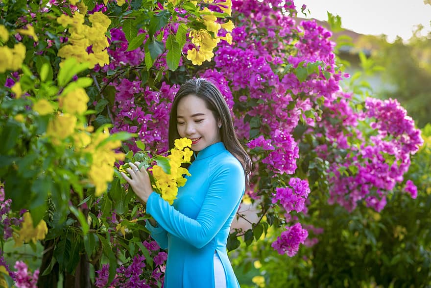 Mulher asiática, retrato, jardim, buganvília, mulher, por do sol, flores, Vietnã, verão, mulheres, flor