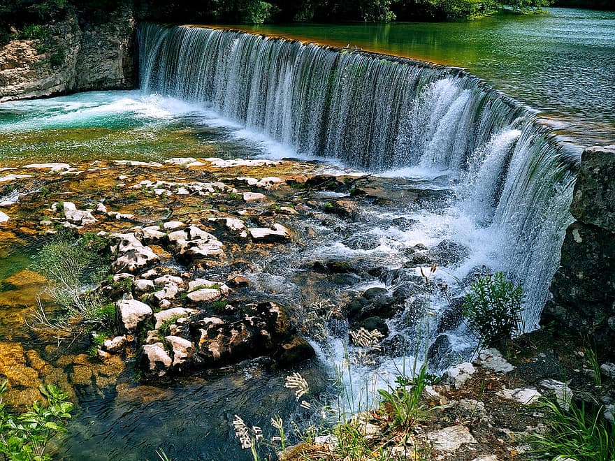 upe, ūdenskritums, raksturs, ainavu, ūdens, mežs, akmens, plūst, vasarā, zaļā krāsa, svaigumu