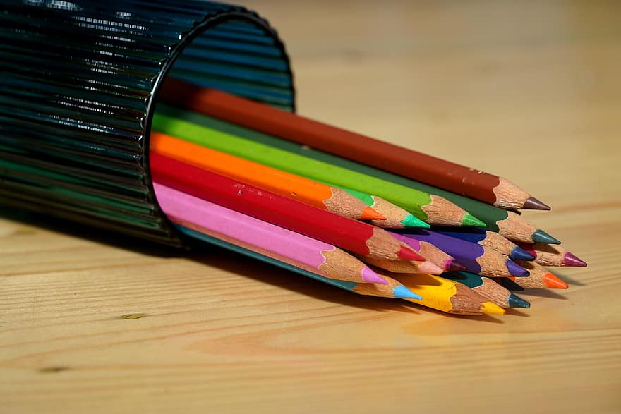 цветни моливи, изкуство, канцеларски материали