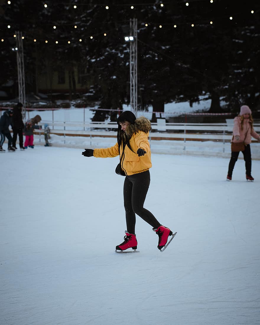 patinoar, patine, iarnă, zăpadă, gheaţă, îngheţ, rece, femeie tânără, sport, timp liber, sacou