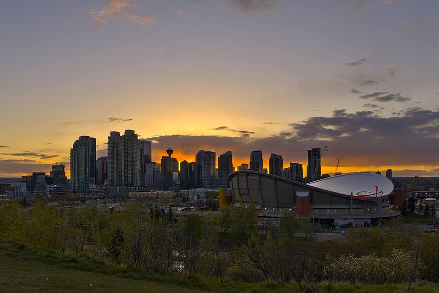 zachód słońca, sylwetka na tle nieba, Calgary, Kanada, zmierzch, pejzaż miejski, architektura, wieżowiec, miejska linia horyzontu, zbudowana struktura, na zewnątrz budynku