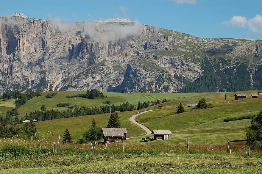 алпийска поляна, планина, хижи, кабини, стръмна скала, плато, alpe di siusi, seiser alm, ливада, поле, Алпийска тундра