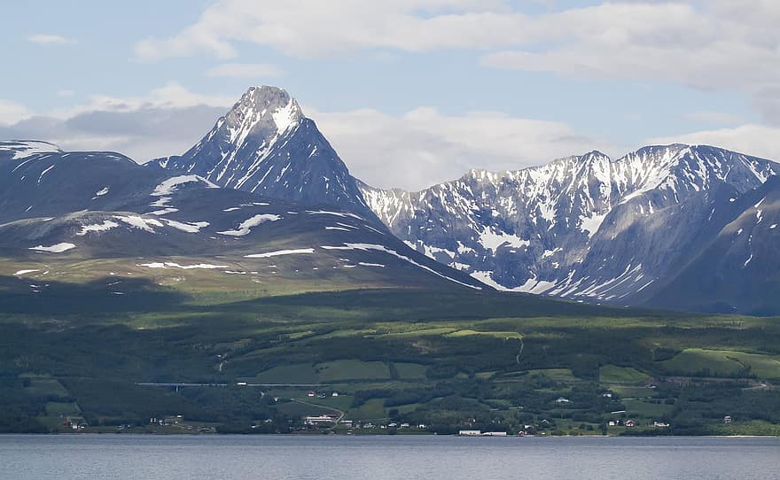 montagne, fiordo, Norvegia, paesaggio, paesaggio marino, paesaggio di montagna, mare, la neve, cime innevate