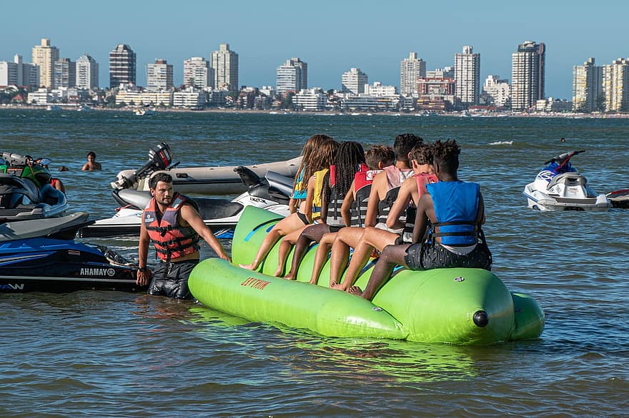 banānu laiva, cilvēkiem, jūra, grupai, draugi, ūdens aktivitātes, jet ski, ūdens motocikli, atpūta, ūdens, vasarā