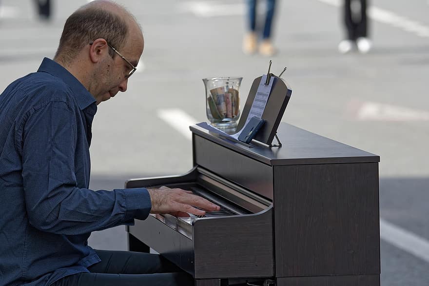 adam, müzisyen, sokak sanatçısı, piyano, sokak, elektronik klavye, tuş takımı, kentsel, erkekler, bir kişi, yetişkin
