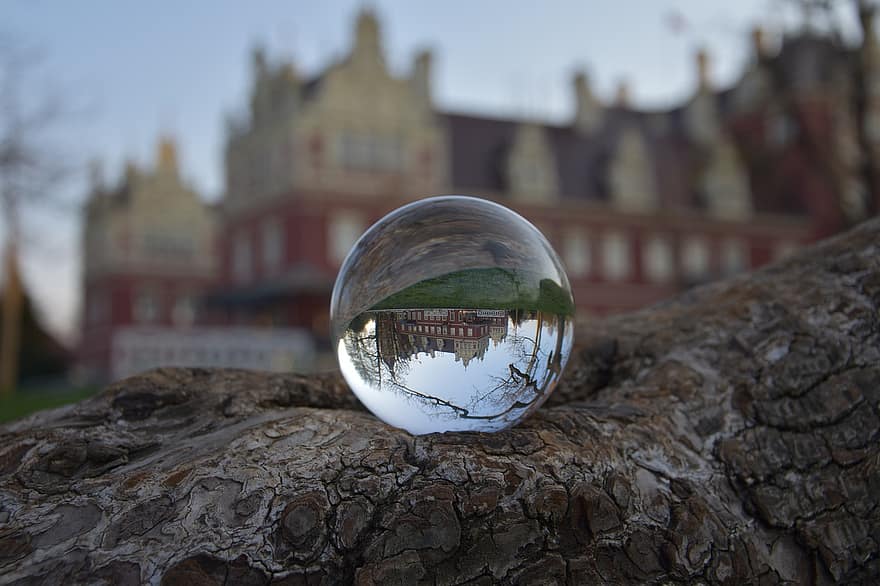 sfera di vetro, bicchiere, il giro, castello, immagine riflessa, architettura, posto famoso, sfera, esterno dell'edificio, acqua, viaggio