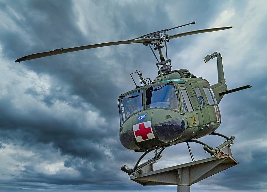 Huey helikopteri, lääkintämies, monumentti, pelastushelikopteri, Dustoff-helikopteri, Helikopterin ambulanssi, helikopteri, sota, historiallinen, Rescue Huey Dustoff -helikopteri