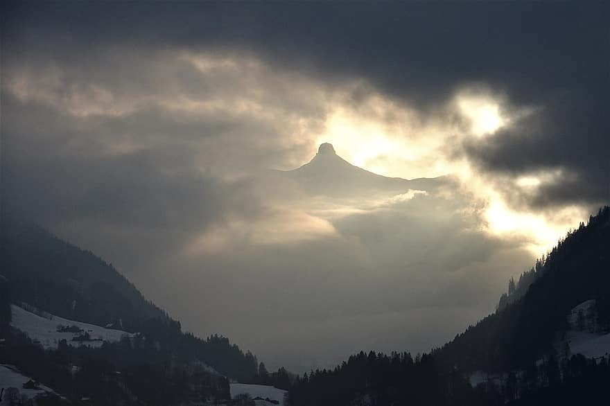 puesta de sol, montañas, Spitzmeilen, niebla, nubes, cielo, vagos, nieve, invierno, Valle, bosque