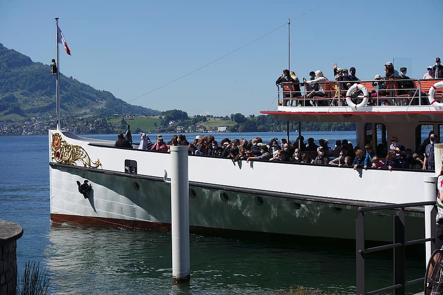 Szwajcaria, region lucerny jeziornej, statek, parowiec łopatkowy, turyści, jezioro, woda, centralna szwajcaria