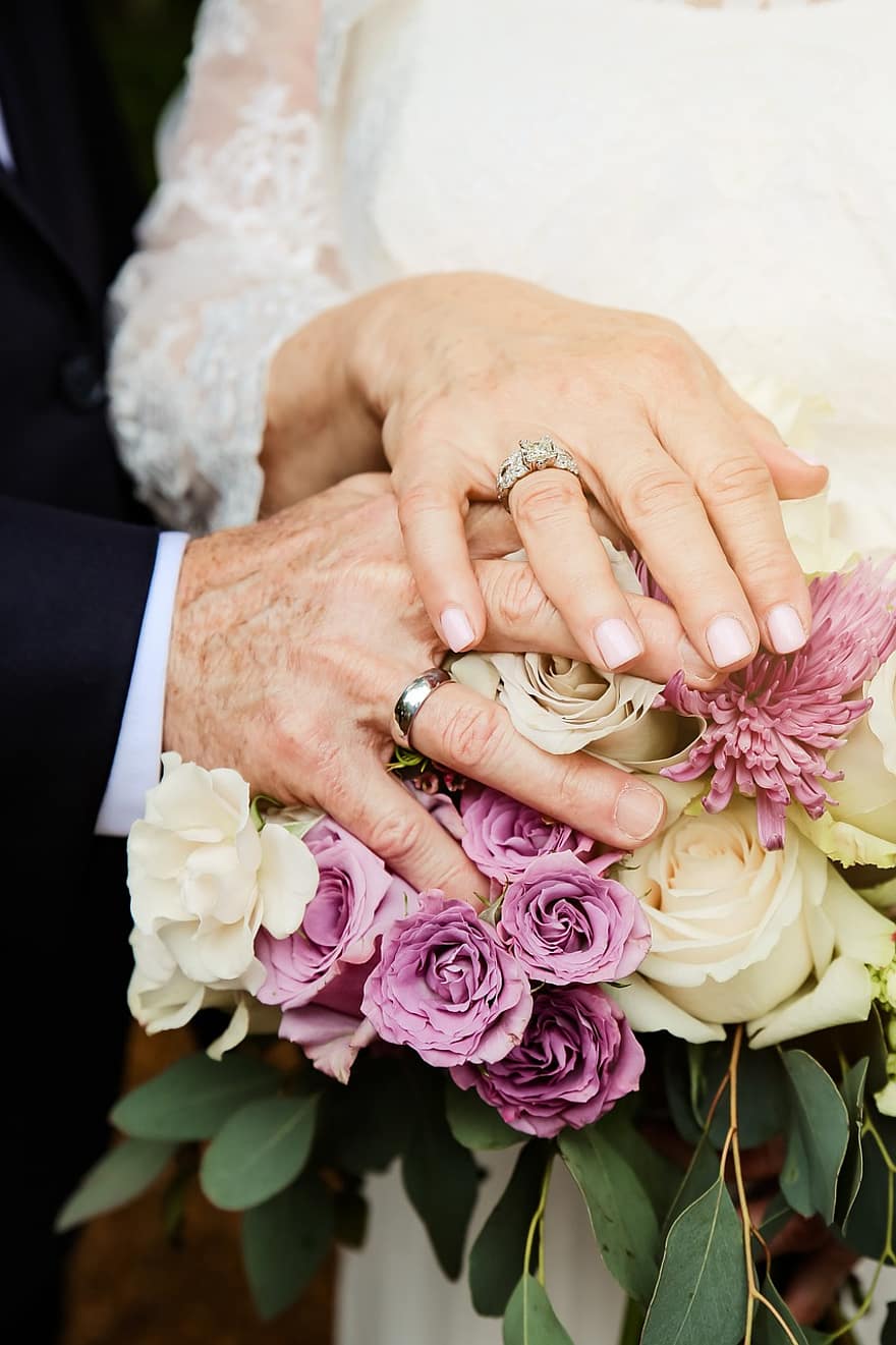 esküvő, gyűrűk, párosít, kezek, jegygyűrű, menyasszony, vőlegény, házasság, kapcsolat, szeretet, közelkép
