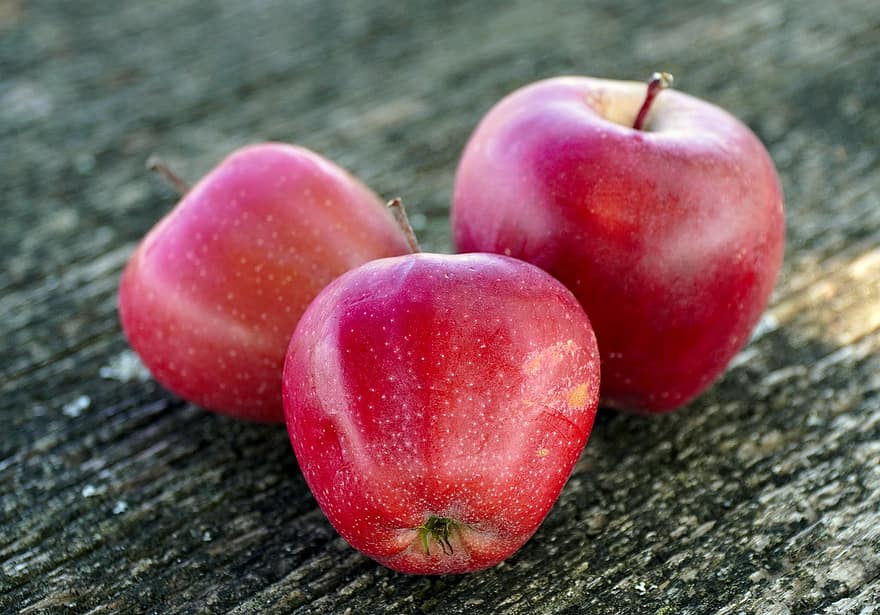 सेब, लाल सेब, ताजा सेब, ताजा फल, कटाई, उत्पादित करें, कार्बनिक, फल, ताज़ा, स्वस्थ, खाना