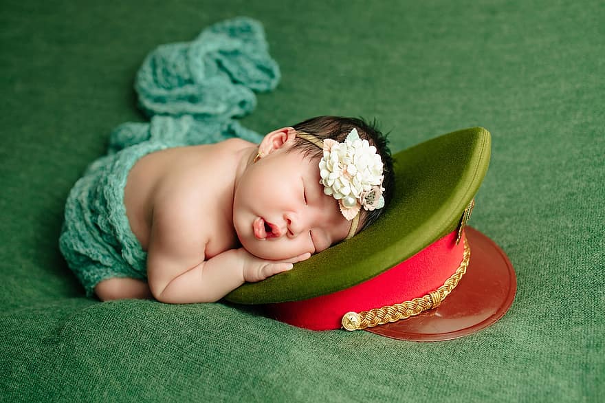 Vietnamesisk bebis, asiatisk baby, Baby Photoshoot, spädbarn, sovande barn, söt, barn, bebis, små, barndom, grön färg